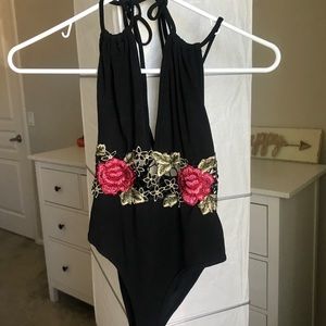 Floral cutout bodysuit 💫